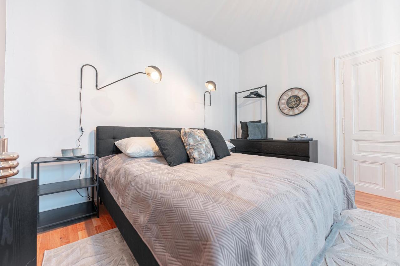 City Appartement Wagram Am Hauptbahnhof Sankt Poelten Eksteriør billede