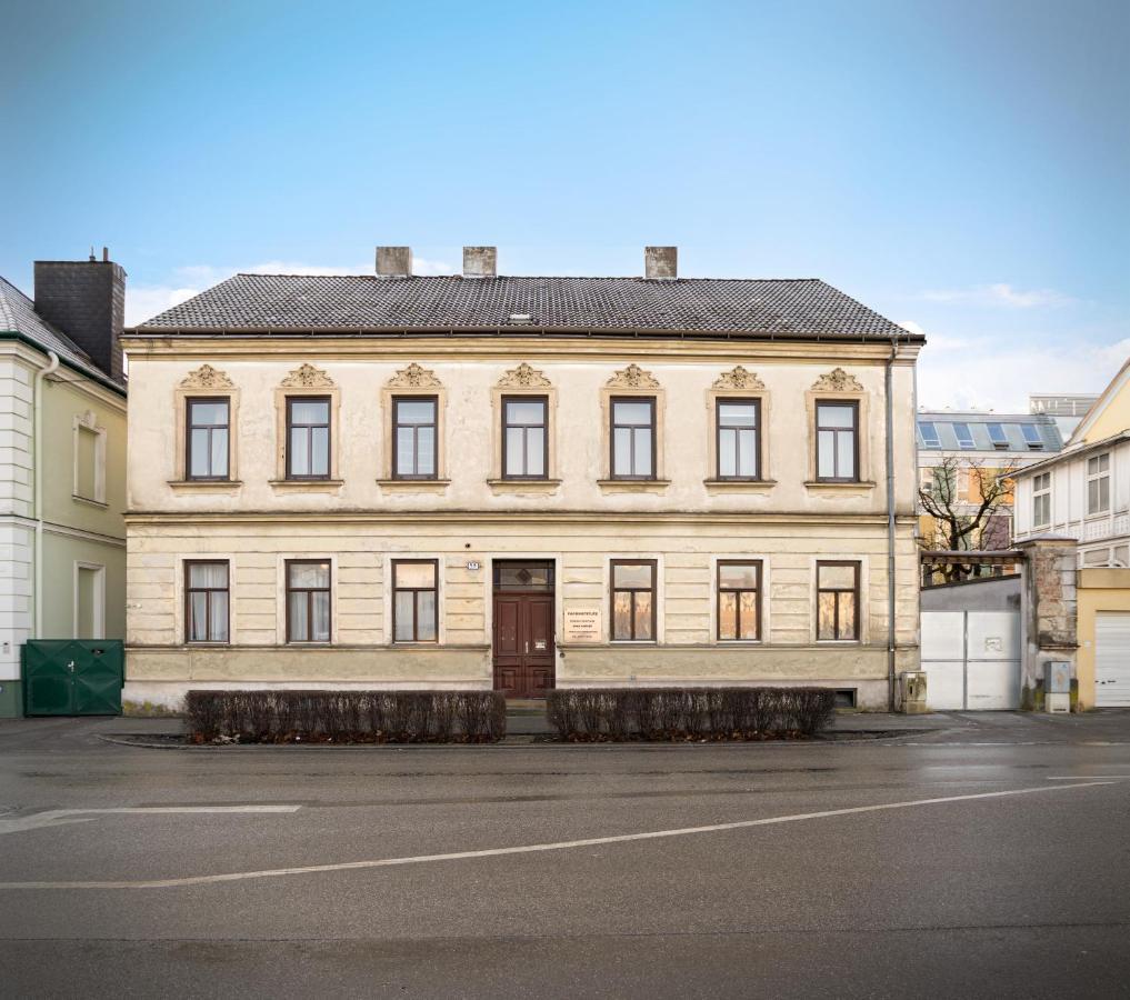 City Appartement Wagram Am Hauptbahnhof Sankt Poelten Eksteriør billede