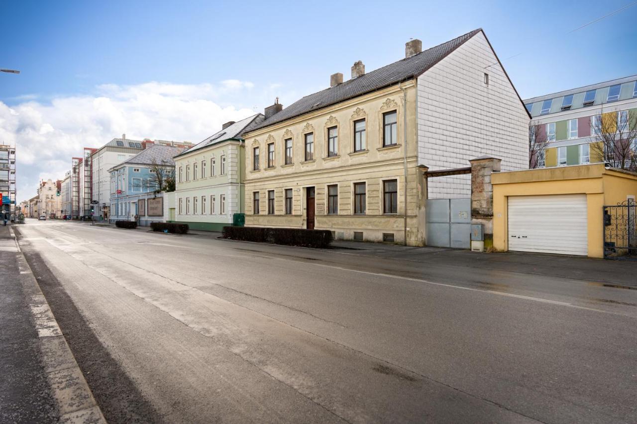 City Appartement Wagram Am Hauptbahnhof Sankt Poelten Eksteriør billede